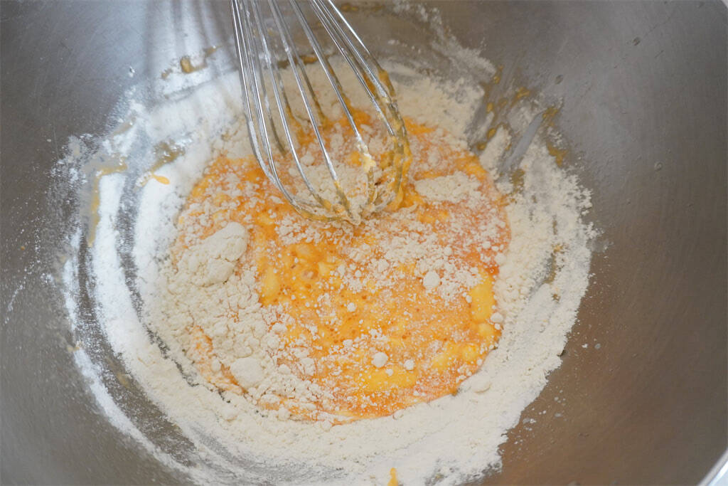 【粉もん界隈のイタリア選手】関西人も驚く「ピザ風ネギ焼き」にトライ！ネギとチーズの新コンビ♡【農家直伝】