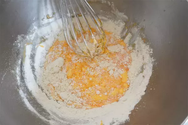 「【粉もん界隈のイタリア選手】関西人も驚く「ピザ風ネギ焼き」にトライ！ネギとチーズの新コンビ♡【農家直伝】」の画像