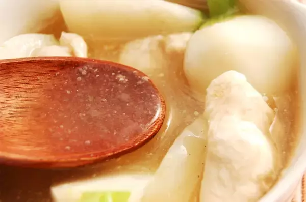 「【弱ったおなかに】コンソメで10分煮るだけ「鶏ささ身とカブのスープ煮」作ってみた！病み上がりに沁みる♡」の画像