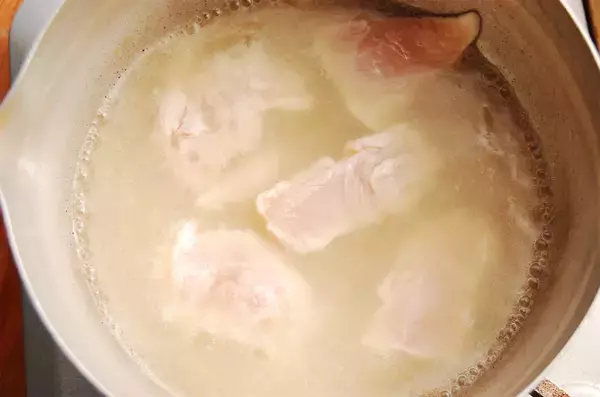 「【弱ったおなかに】コンソメで10分煮るだけ「鶏ささ身とカブのスープ煮」作ってみた！病み上がりに沁みる♡」の画像