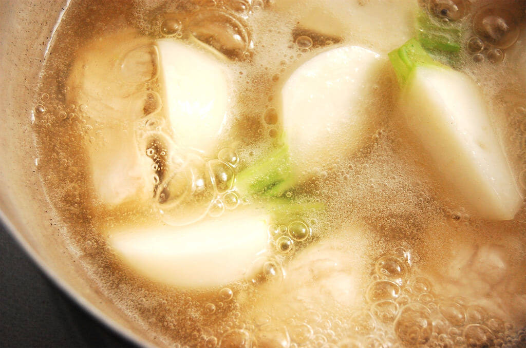 【弱ったおなかに】コンソメで10分煮るだけ「鶏ささ身とカブのスープ煮」作ってみた！病み上がりに沁みる♡