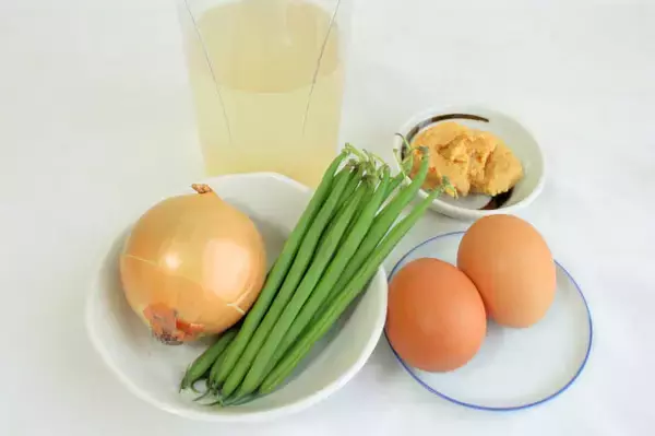 「【頑張らない栄養食】卵でアミノ底上げ！インゲンと玉ねぎの「ちょい足しみそ汁」作ってみた♪煮込んで甘～く♡」の画像