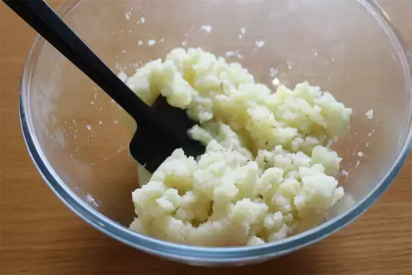 「【ピーマンの肉詰めよりヘルシー】中に詰めるのは…マッシュポテト!?フワフワ＆滑らか食感♡【子どもウケ最強】」の画像