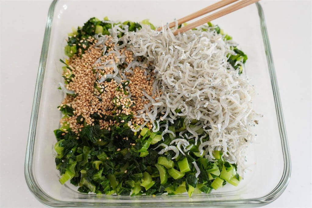 具材は炒めて“冷ませ”！「混ぜごはん」を極上に仕上げる裏ワザ♪シャキシャキになるよ♡【農家直伝】