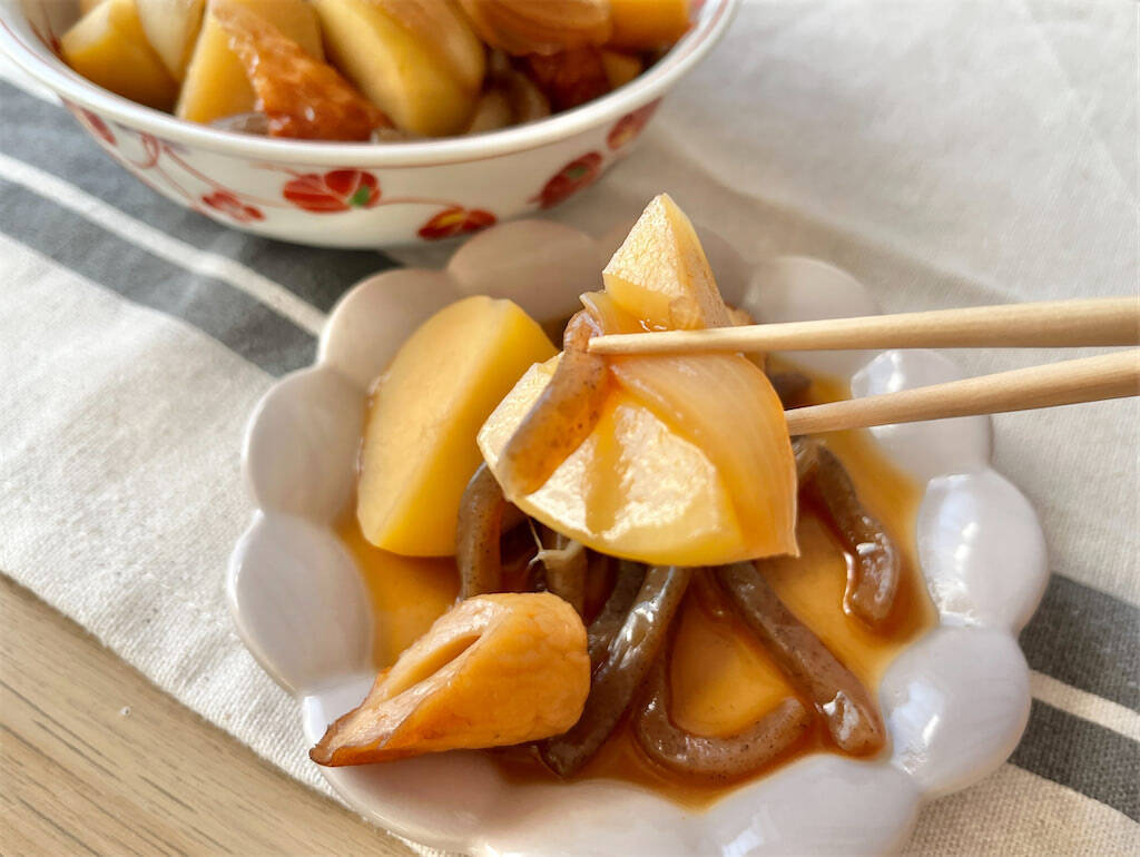 【え、ちくわで肉じゃが!?】肉ナシなのにコク深～い「ちくじゃが」作ってみた！牛骨だしでお肉の旨味も再現♡