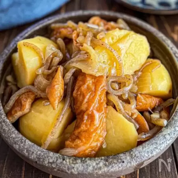 「【え、ちくわで肉じゃが!?】肉ナシなのにコク深～い「ちくじゃが」作ってみた！牛骨だしでお肉の旨味も再現♡」の画像