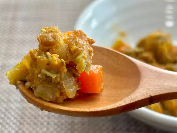 「【冷めてもザラザラしないカレー】ルウ不使用の「野菜たっぷりドライカレー」作ってみた！非常時にも役立つ」の画像
