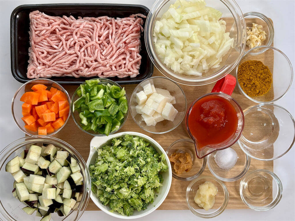 【冷めてもザラザラしないカレー】ルウ不使用の「野菜たっぷりドライカレー」作ってみた！非常時にも役立つ