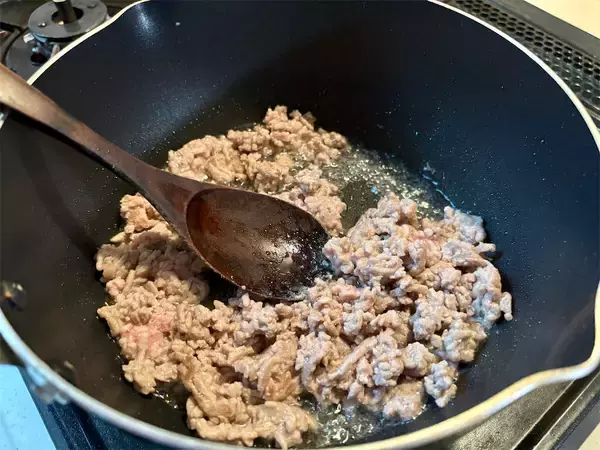 「【冷めてもザラザラしないカレー】ルウ不使用の「野菜たっぷりドライカレー」作ってみた！非常時にも役立つ」の画像