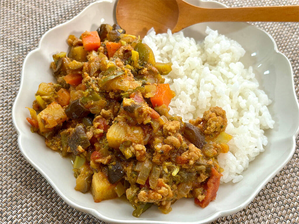 【冷めてもザラザラしないカレー】ルウ不使用の「野菜たっぷりドライカレー」作ってみた！非常時にも役立つ