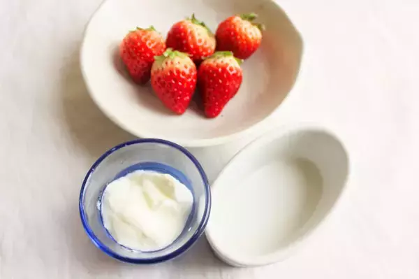 「食卓に春の風吹く♡「いちごドレッシング」作ってみた♪鮮やかな赤×華やかな香り×フルーティな味わい♡」の画像