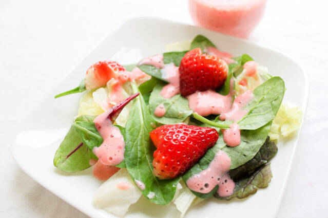 食卓に春の風吹く♡「いちごドレッシング」作ってみた♪鮮やかな赤×華やかな香り×フルーティな味わい♡