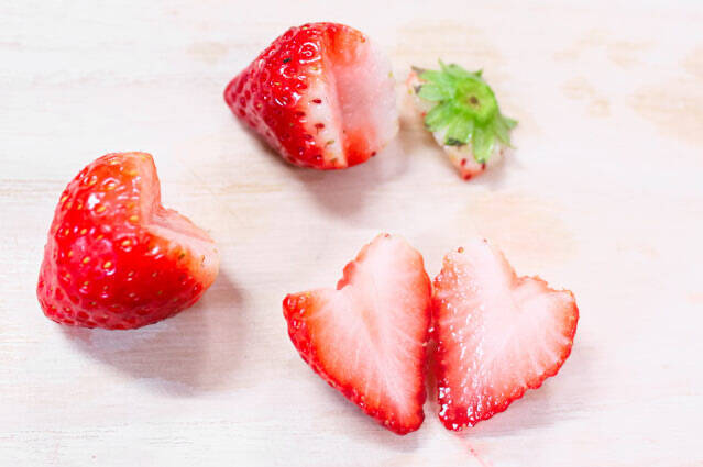 食卓に春の風吹く♡「いちごドレッシング」作ってみた♪鮮やかな赤×華やかな香り×フルーティな味わい♡