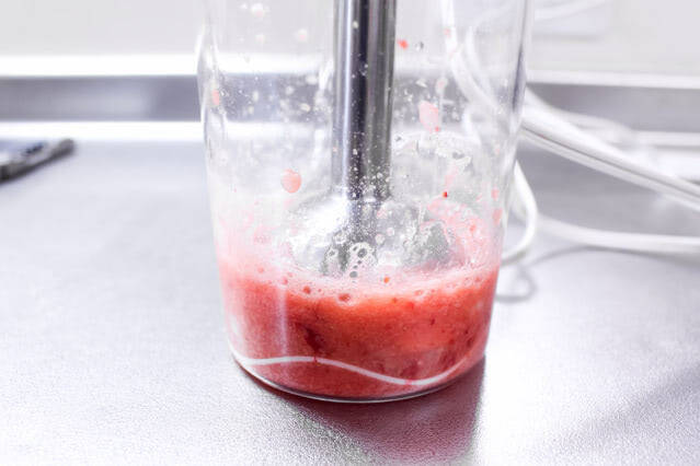 食卓に春の風吹く♡「いちごドレッシング」作ってみた♪鮮やかな赤×華やかな香り×フルーティな味わい♡