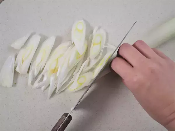 「【肉なしでも大満足！】厚揚げ×ピーマンで「チンジャオロース」作ってみた！お口の中でシャキ旨★炸裂」の画像