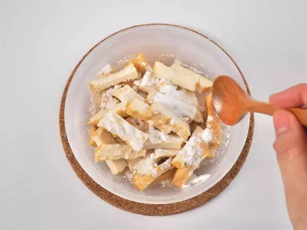 「【肉なしでも大満足！】厚揚げ×ピーマンで「チンジャオロース」作ってみた！お口の中でシャキ旨★炸裂」の画像