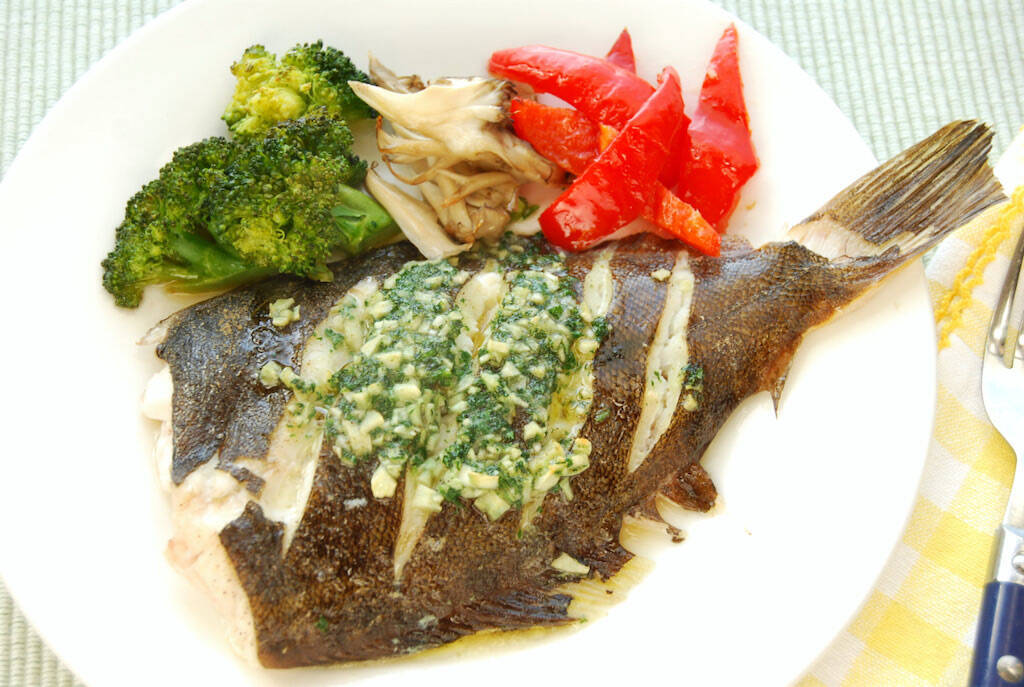 【ガツンとコク旨】淡泊な白身魚が大変身！「カレイのニンニクバター焼き」作ってみた！オーブンで焼くだけ簡単