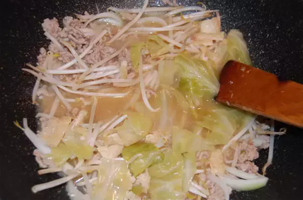 「【新感覚アレンジ】残ったみそ汁で「みそラーメン風そうめん」作ってみた！かなり寄せてます！ウマい♡」の画像