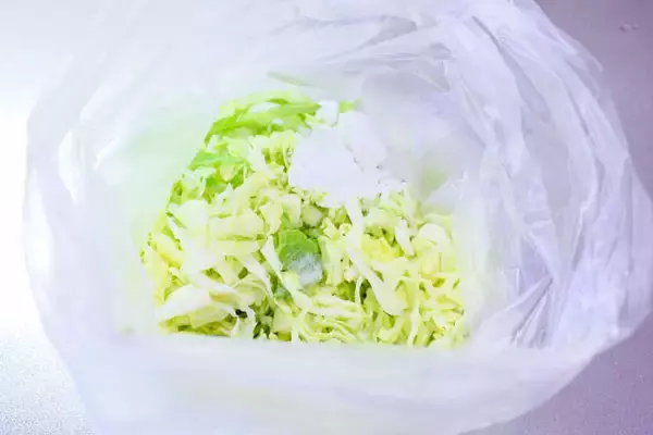 「【700万回再生】ヘルシーでメルシー♪コスパ抜群なロバート馬場ちゃんの「やみつきキャベツ焼き」に挑戦！」の画像