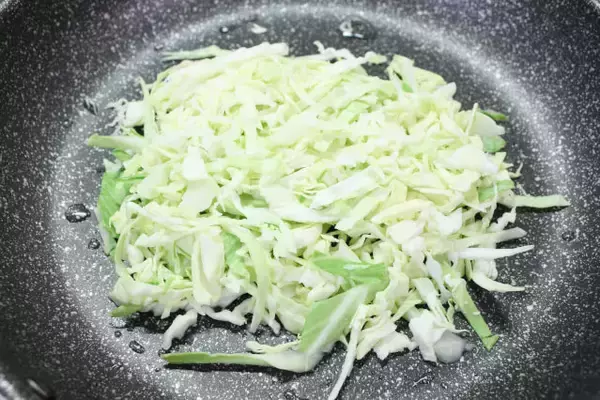 「【700万回再生】ヘルシーでメルシー♪コスパ抜群なロバート馬場ちゃんの「やみつきキャベツ焼き」に挑戦！」の画像