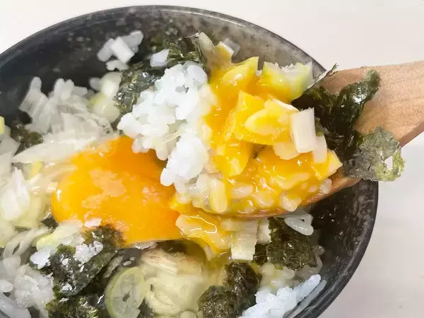 「【リュウジの卵かけご飯】いつまで醤油をかけるの!?炒った粗塩で食べると『驚くほどうめえ！』 試してみた」の画像