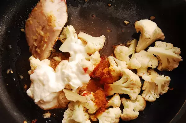 「【ブリにはカレー粉】新定番「ブリのカレー蒸し煮」作ってみた！ヨーグルトとスパイスでもうインドカレーな件」の画像