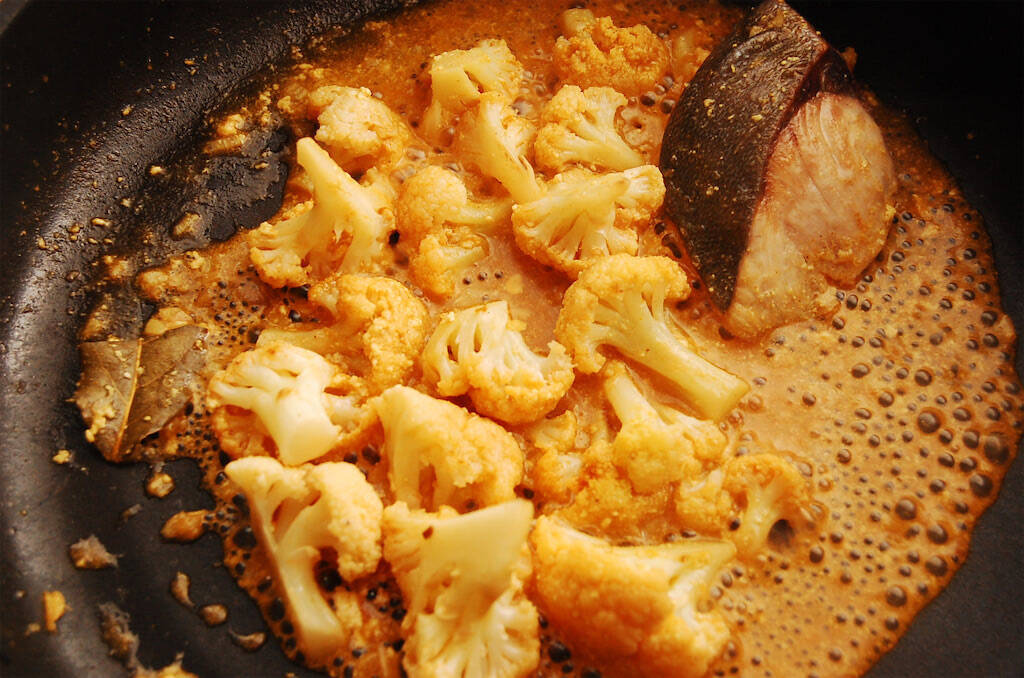 【ブリにはカレー粉】新定番「ブリのカレー蒸し煮」作ってみた！ヨーグルトとスパイスでもうインドカレーな件