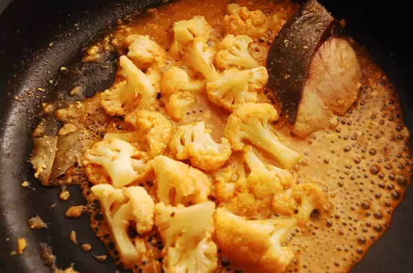 「【ブリにはカレー粉】新定番「ブリのカレー蒸し煮」作ってみた！ヨーグルトとスパイスでもうインドカレーな件」の画像