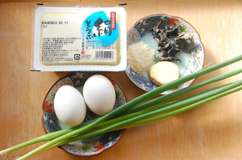 【中国系YouTuber】中国家庭の味「豆腐と卵のスープ」に挑戦♪麺じゃないよ豆腐だよ！温まる～♡