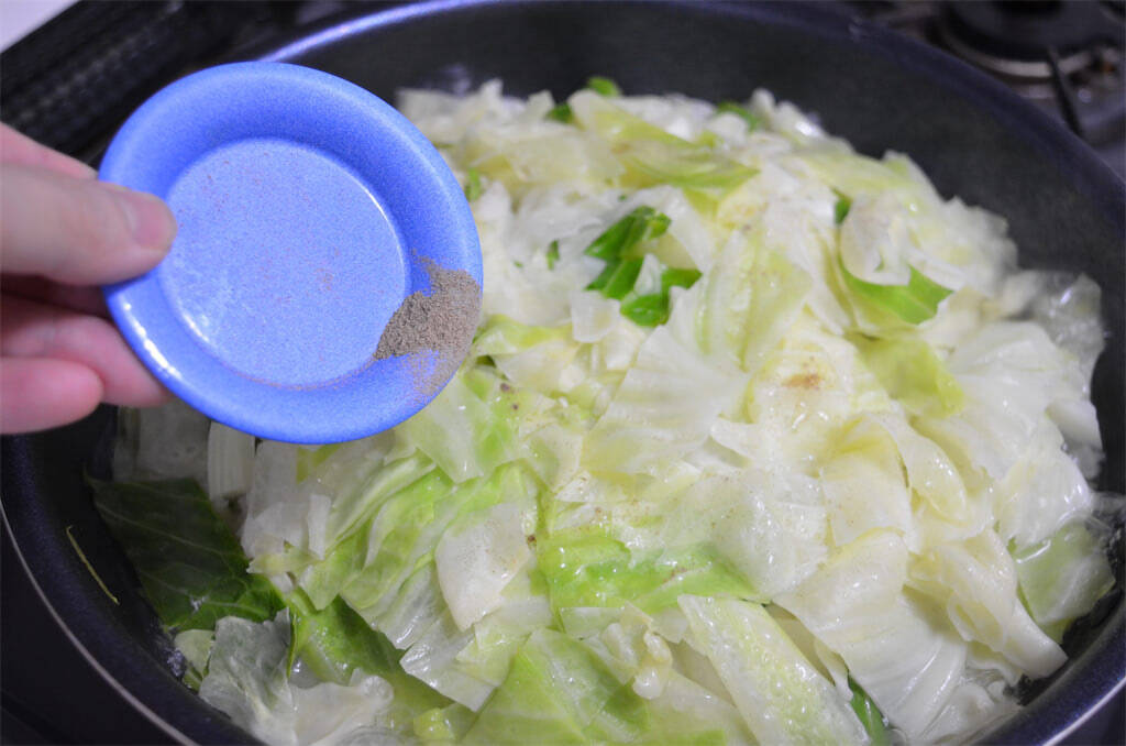 【キャベツ一玉使い切り】ひき肉＆チーズを重ねるだけの「ロールキャベツ風」作ってみた！まるでお肉のケーキ♪