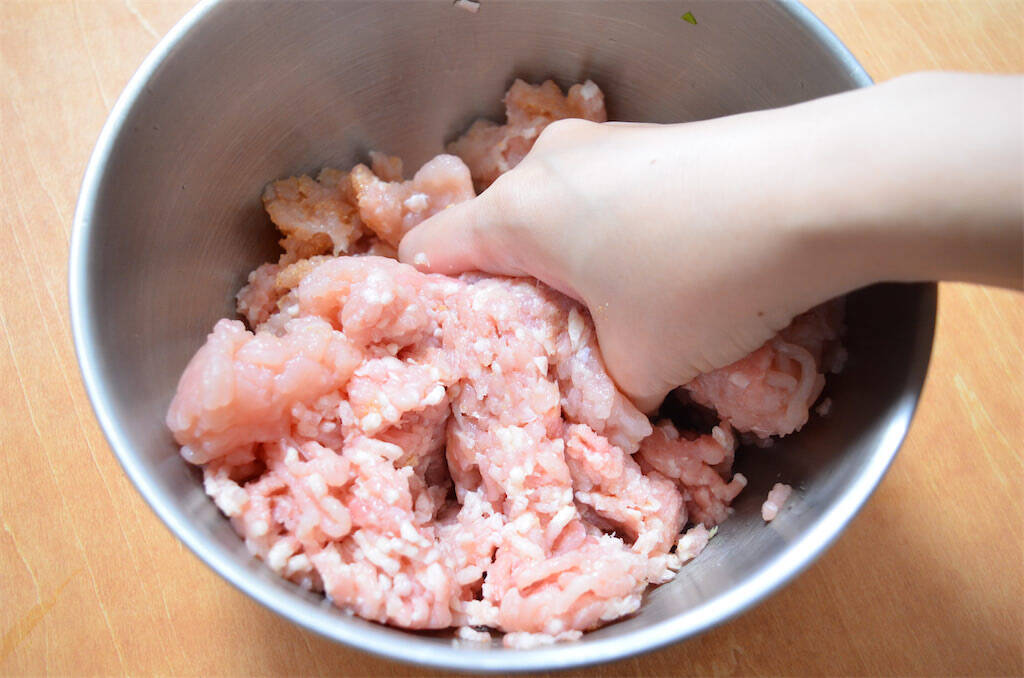 【キャベツ一玉使い切り】ひき肉＆チーズを重ねるだけの「ロールキャベツ風」作ってみた！まるでお肉のケーキ♪