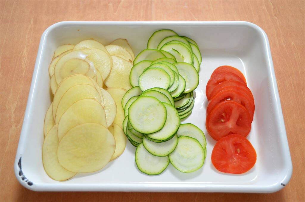 【小麦粉を使ってません！】薄切りじゃがいもが生地の「究極の野菜ピザ」作ってみた！罪悪感、限りなくゼロ☆