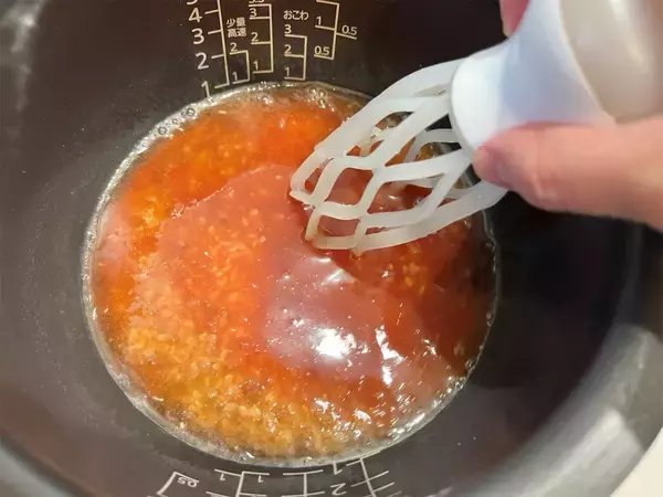 「【カレーの裏ワザ】レトルトカレーでも専門店の味になる「スパイスライス」作ってみた！「コーラで炊く⁉」」の画像