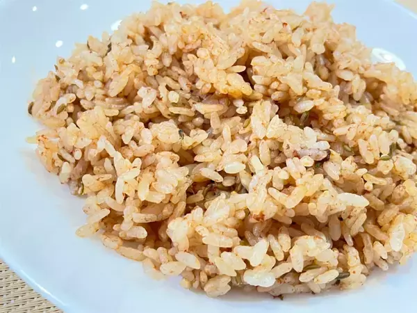 「【カレーの裏ワザ】レトルトカレーでも専門店の味になる「スパイスライス」作ってみた！「コーラで炊く⁉」」の画像