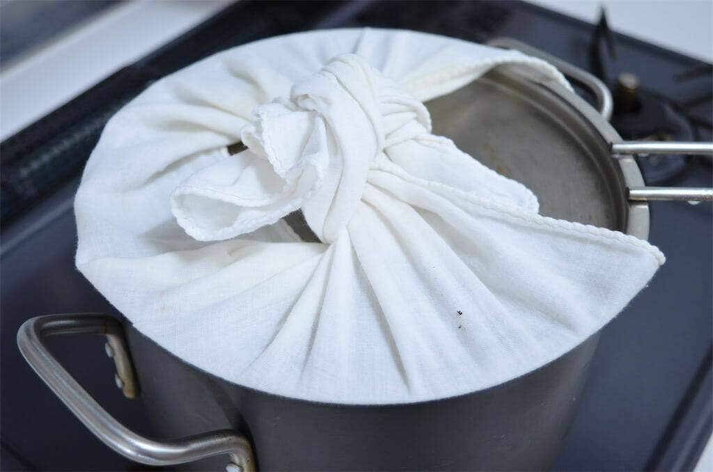【蒸しパン界の頂点！】フワフワどころか…プルプル!?酢と重曹で「黒糖蒸しパン」作ってみた！【農家直伝】