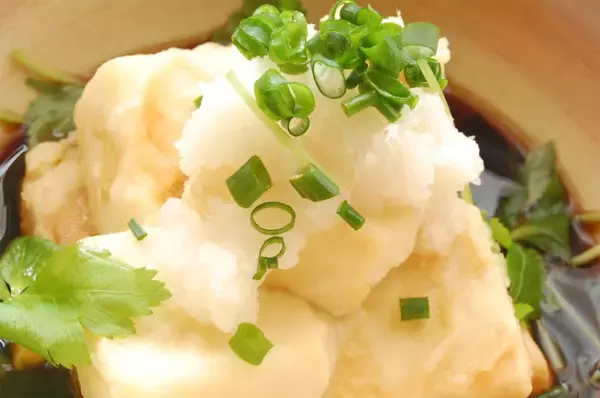 「ミシュラン常連店の「揚げ出し豆腐」は衣が片栗粉じゃない！特売40円の豆腐がレべチの仕上がりに♡」の画像