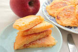 「角切りリンゴを混ぜて焼くだけ♪シャキシャキ楽しい「りんごパンケーキ」に挑戦！ヨーグルト効果でふわっ♡」の画像12