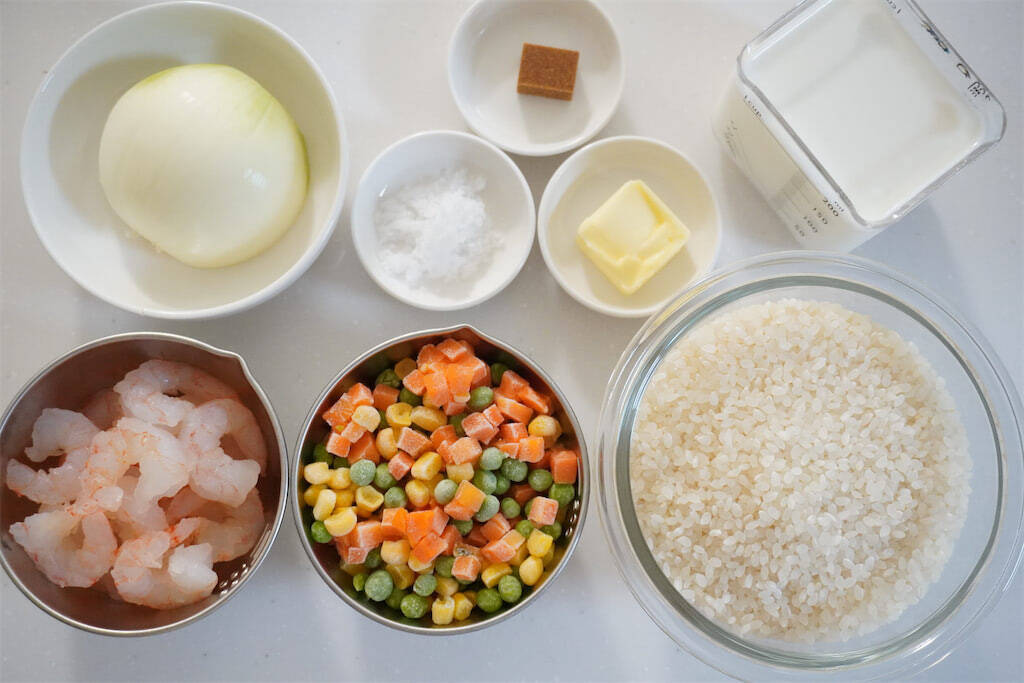 【牛乳でご飯を炊くの!?】コク旨でやみつきになる「ミルクご飯」作ってみた！コンソメ味のエビピラフ風♪