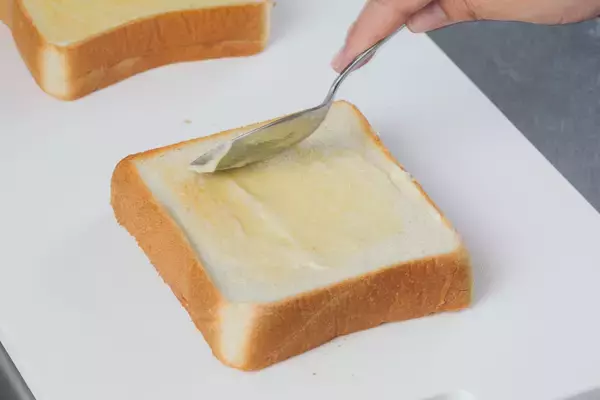 「【こんなおいしい野菜があるの!?】生食用ケールのサンドイッチが驚異のシャキ旨だった！苦みレスで子ども爆食♪」の画像