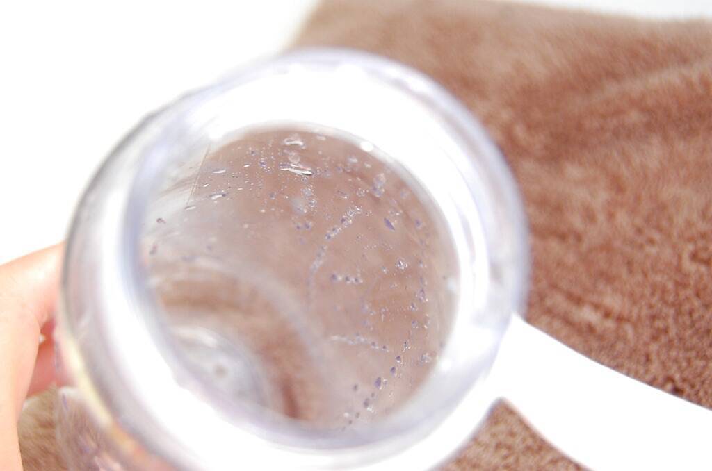 目ウロコな発想！“洗う”のではなく“拭く”専用な「ミニボトルの水滴拭き」をお試し！内側の水滴を瞬殺！