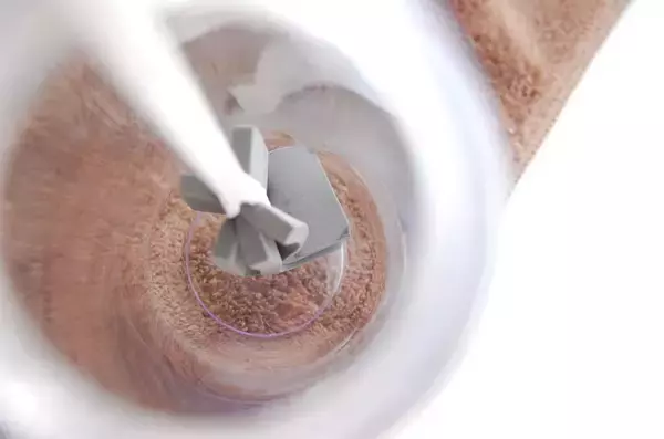 「目ウロコな発想！“洗う”のではなく“拭く”専用な「ミニボトルの水滴拭き」をお試し！内側の水滴を瞬殺！」の画像