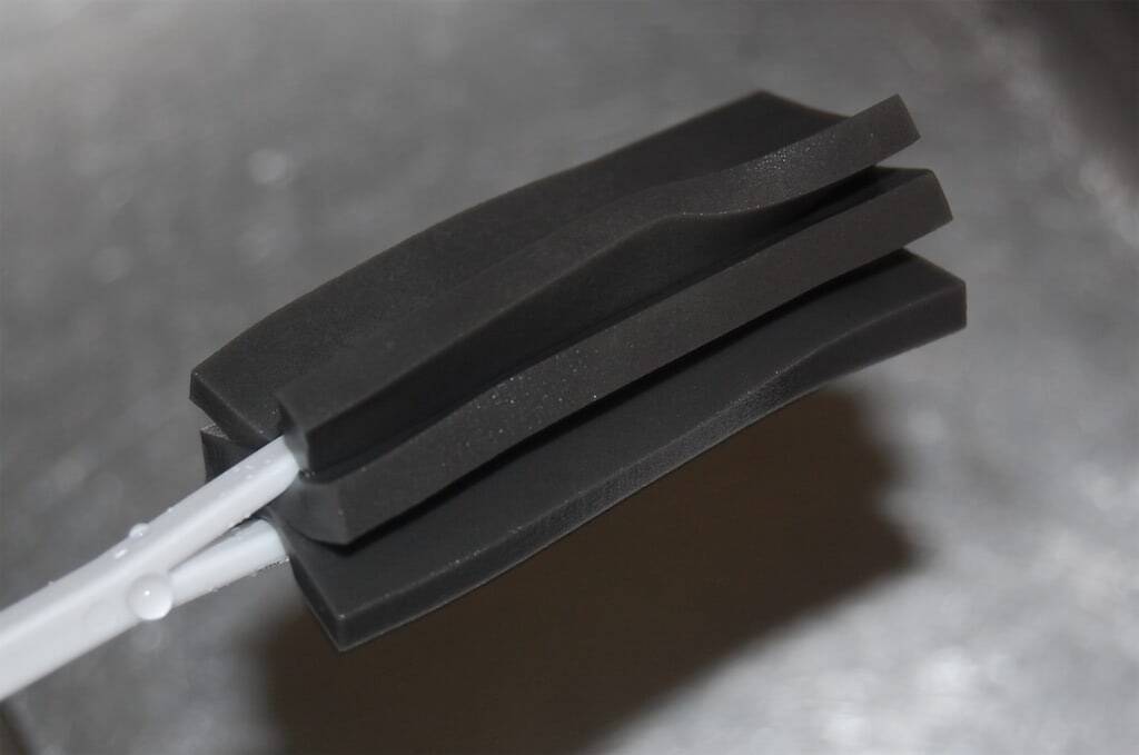 目ウロコな発想！“洗う”のではなく“拭く”専用な「ミニボトルの水滴拭き」をお試し！内側の水滴を瞬殺！