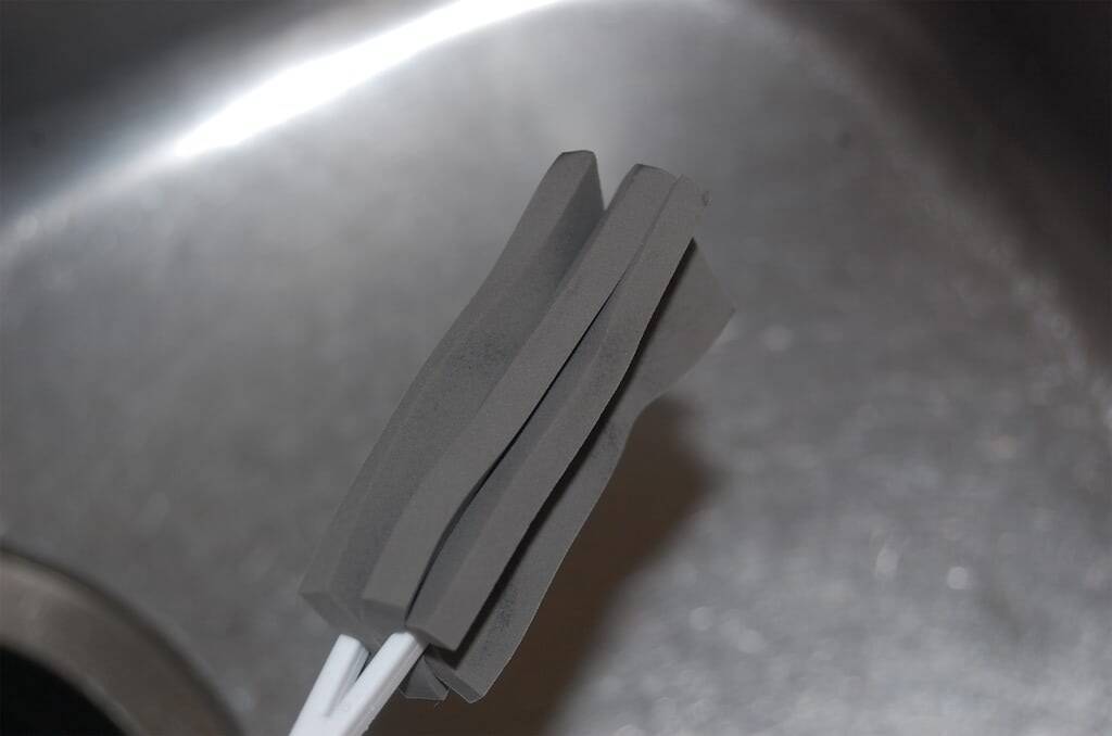 目ウロコな発想！“洗う”のではなく“拭く”専用な「ミニボトルの水滴拭き」をお試し！内側の水滴を瞬殺！