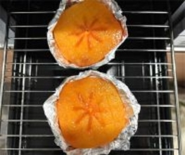 【熟れすぎ柿は“焼く”が正解！】グリルに放り込めばとろっとろ♪バターと合わせりゃ…もうトリコに♡