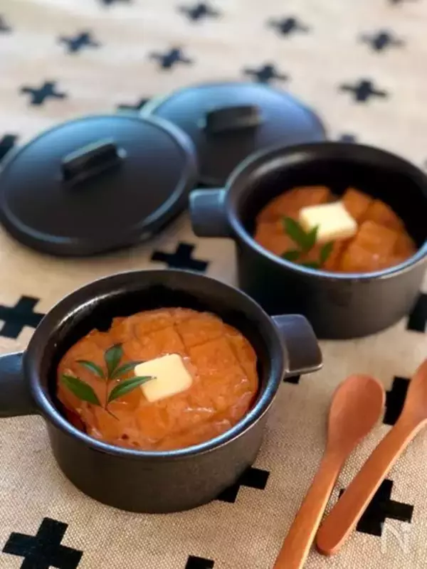 「【熟れすぎ柿は“焼く”が正解！】グリルに放り込めばとろっとろ♪バターと合わせりゃ…もうトリコに♡」の画像