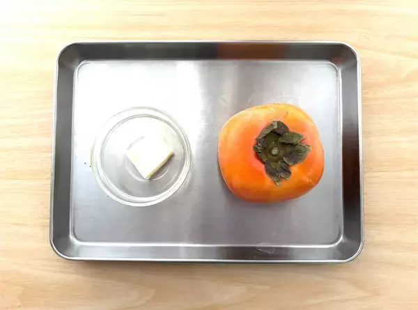 「【熟れすぎ柿は“焼く”が正解！】グリルに放り込めばとろっとろ♪バターと合わせりゃ…もうトリコに♡」の画像