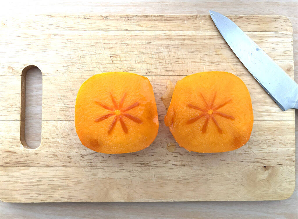 【熟れすぎ柿は“焼く”が正解！】グリルに放り込めばとろっとろ♪バターと合わせりゃ…もうトリコに♡