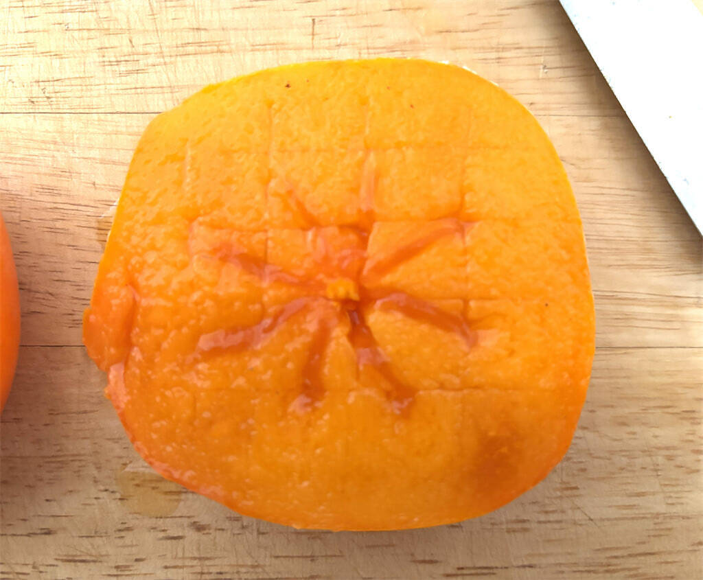 【熟れすぎ柿は“焼く”が正解！】グリルに放り込めばとろっとろ♪バターと合わせりゃ…もうトリコに♡