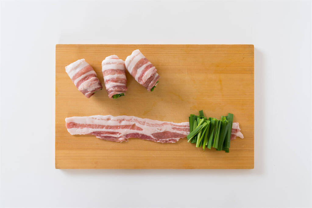 【元気ない人コレ食べて！】スタミナ満点ニラをグルグル「肉巻き」作ろう！甘辛オイスターダレでご飯止まらん♪