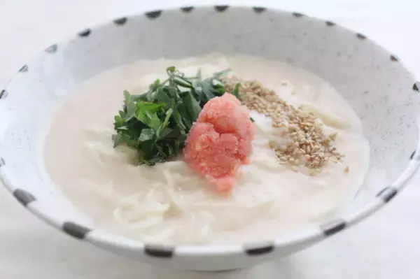 「【話題のそうめん専門店考案】「明太クリームそうめん」作ってみた！“牛乳×ルウ”でコクも調味もバッチリ！」の画像